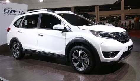 We reviews the honda brv 2020 malaysia release date where consumers can find detailed information on specs, fuel economy, transmission explore the design, performance and technology features of the honda brv 2020 malaysia. Honda BR-V previewed in Malaysia | CarSifu