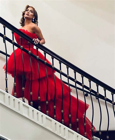 Jennifer Lopez In Red Dress Wishes A Merry Christmas 1 Pic The