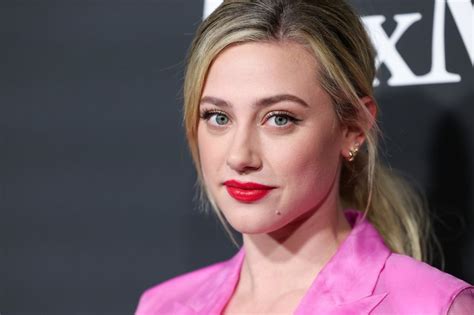 Lili Reinhart Reveals Shes Been Diagnosed With Alopecia J 14