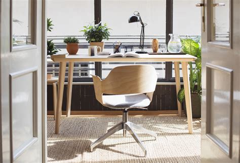 ways to feng shui your desk