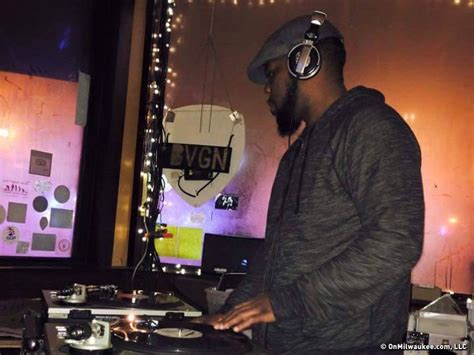 Not All Djs Have Ditched Vinyl For Digital Onmilwaukee