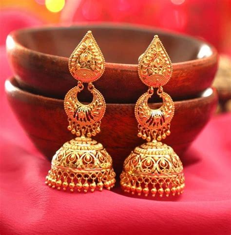 Gold Jhumkas With Prices That Are Affordable For You To Look Stunning