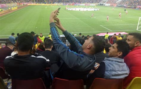 Prima vizită la stomatolog, motiv de bucurie0. La fotbal, ca la mall. Romania vs Georgia din peluza ...