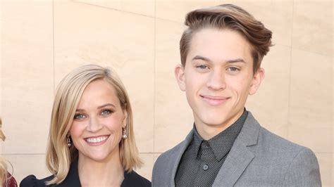 Reese Witherspoons Son Deacon Phillippe Announces His First Single