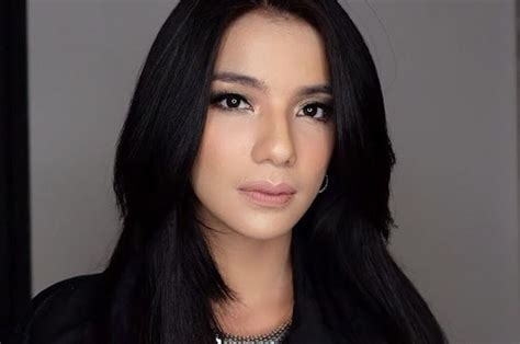 She is an actress, known for tentang cinta (2007), ekskul (2006) and kereta hantu manggarai (2008). Masuk Penjara hingga Video Erotisnya Tersebar, Begini ...