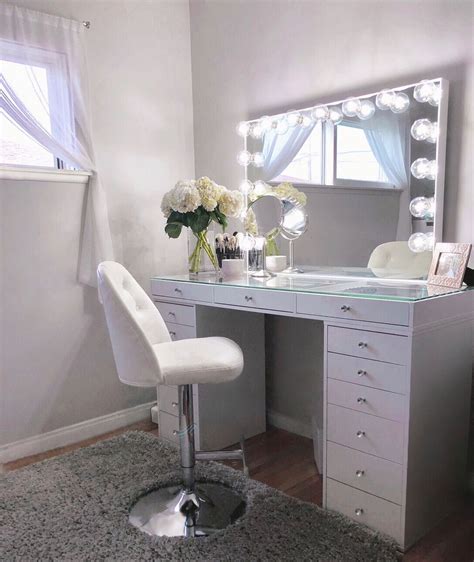 18:21 here is a comprehensive review of impressions vanity hollywood glow® pro vanity mirror. The extravagant Impressions Vanity® Hollywood Glow® Pro ...