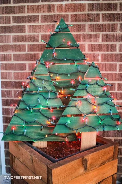 6 Outdoor Christmas Decorations For Your Front Porch