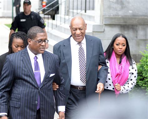 Bill Cosbyn 79 oikeudenkäynti alkoi tänään saapui paikalle hymyssä suin