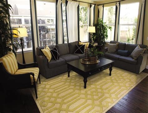 Play up the color in your living room by painting your walls with a warm, mustard yellow. Rug Colors - Mustard Yellow and Gray Color Trend | Elegant ...