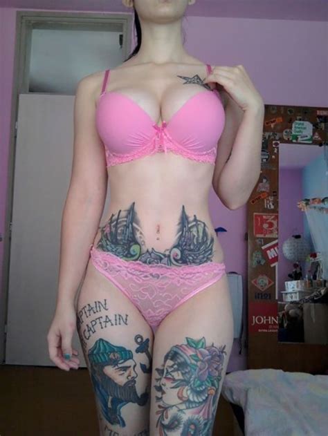 Sexy Tattoo Girls 43 Pics