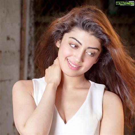 Pranitha Subhash Photoshoot Hd Wallpaper Face Gethu Cinema