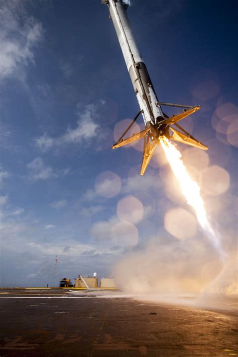 Amazing Photo Shows Spacex Rocket Just Before Crash Space