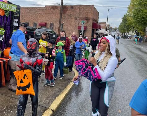 downtown trick or treat event draws good crowd wkdz radio