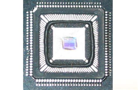 Taiwanese Scientists Develop Worlds Smallest Microchip
