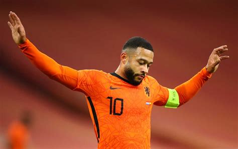 As fernando lorente is seeking a napoli return to fill the void of milik, juventus are reportedly considering three targets as his replacement. Calciomercato Juventus, colpaccio Depay | Arrivano conferme