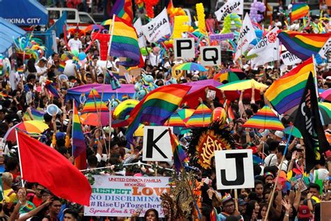 Christian Group Surprises Pride Crowd, Apologizes For Anti ...