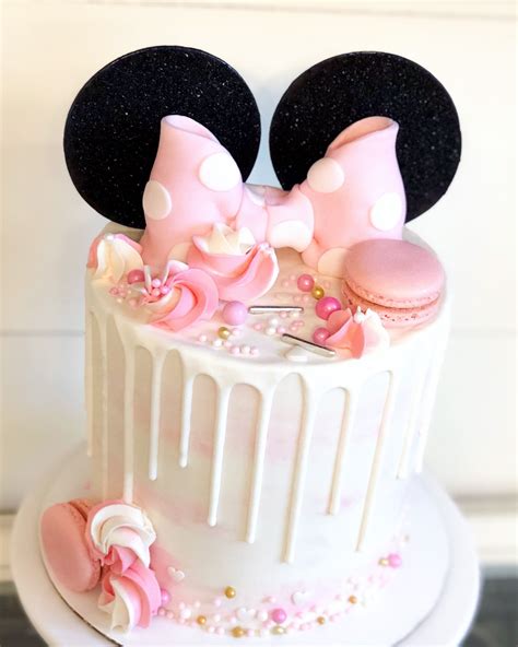 Elegant Minnie Mouse Birthday Cake