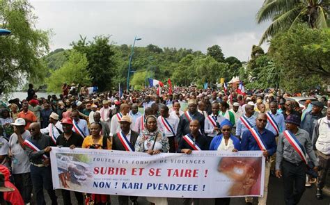 Mayotte des milliers de manifestants défilent avant une rencontre avec Girardin Le Parisien