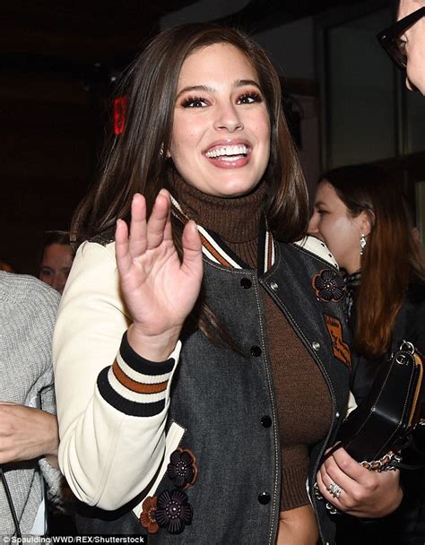 Ashley Graham Flashes Her Tummy At Coach During Nyfw Daily Mail Online