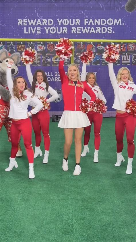 Maggie Sajak Flaunts Bare Legs In Cheerleader Outfit While On Major