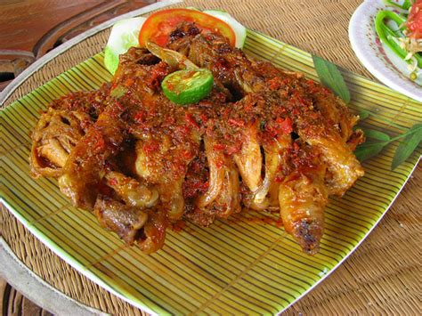 .makanan tradisional khas daerah a. Ayam Betutu - Bali Original Recipe
