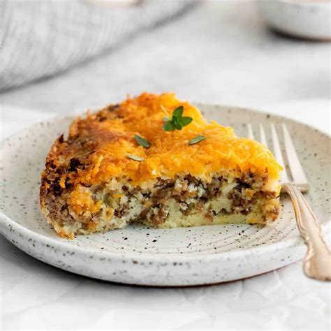 This Cheeseburger Pie Casserole Tastes Just Like A Cheeseburger But Is Easy To Serve A Crowd