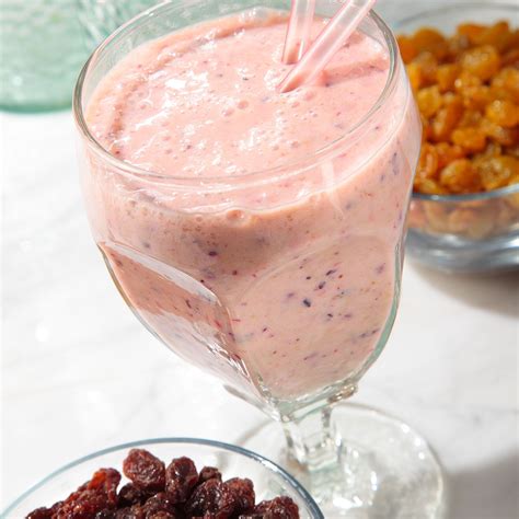 California Raisins And Creamy Yogurt Make For A Refreshing Smoothie In 2020 California