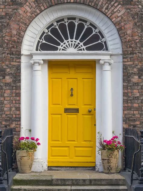 25 Ideas For Front Door Colors For A Red Brick House
