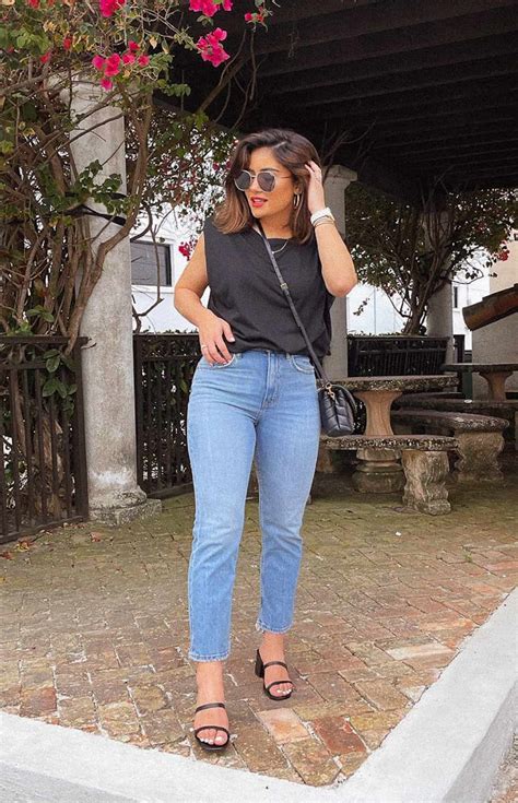 Best Jeans For An Hourglass Figure Chic Outfit Ideas 2023