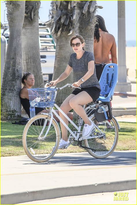 Jennifer Garner Works Her Legs During Bike Ride In Santa Monica Photo