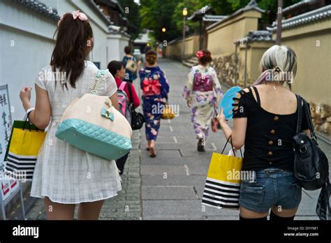 Adolescents Japonais Banque D Image Et Photos Alamy