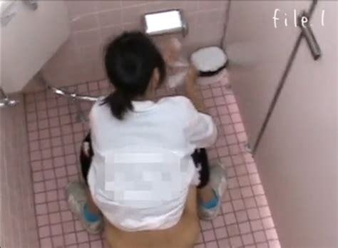 若い娘のトイレ姿コイツ盗撮しまくりだな女子達の様々な排泄風景を激写 アダルト動画像エログ オールガールズボディ