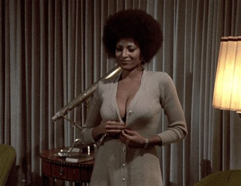 Pam Grier In Coffy 1973 With Images Coffy Foxy