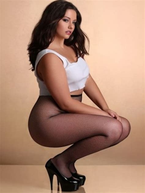 9 Places To Shop Black Plus Size Tights That Sometimes Even Go Up To A 6x — Photos