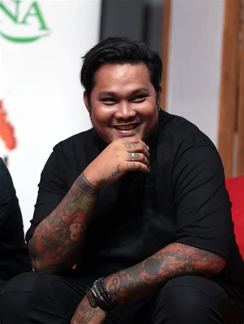 Nyanyikan Lagu Bukti, Dua Wanita Ini Bikin Virgoun Salut - ShowBiz