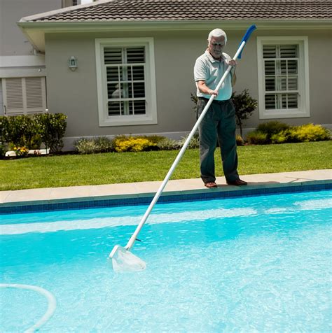 Keeping Your Pool Clear While On Vacation