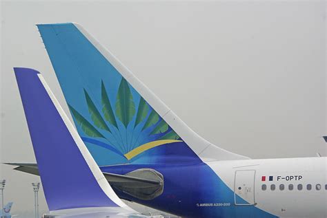 Lavion Boeing 757 Winglet And Air Caraïbes A330 200 Tail Flickr