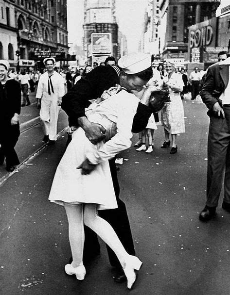 8 Famous Kisses Ideas In This Moment Movie Kisses Iconic Photos