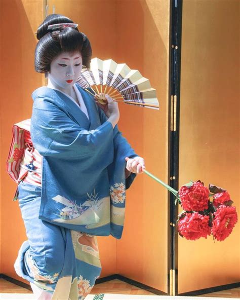 geiko and maiko — july 2014 geiko kogiku masuume okiya of gion japanese geisha japanese