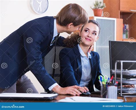 Molestia Sessuale In Ufficio Immagine Stock Immagine Di Protezione Assistente