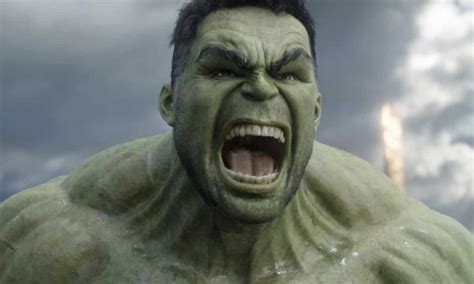Avengers Infinity War Hulk Esce Fuori Dallarmatura Hulkbuster In Una