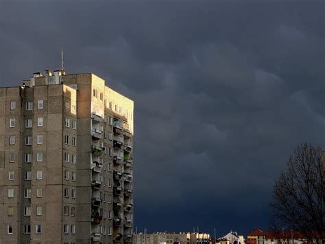 Chmury mammatus są grupą chmur, które zwykle wskazują na nieuchronność burzy. Chmury Mammatus - co o nich wiemy? - Love Natura - kochamy ...