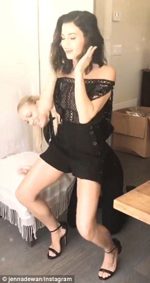 Jenna Dewan Tatum Performs Sexy Dance In Instagram Video Daily Mail Online