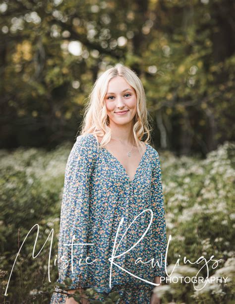 Mistie Rawlings Photography Booking 2023 Senior Portrait Sessions