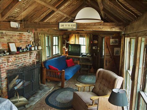 Hotels.com travelers also say the area is full of friendly people and has lots of nice beaches. Rustic, cozy living room in this scenic, private cottage ...