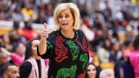 LSU Stages Dress Like Kim Mulkey Night To Honor Womens Basketball Coach HOT