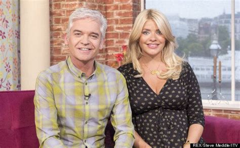 Holly Willoughby Pregnant This Morning Star Gives Phillip Schofield