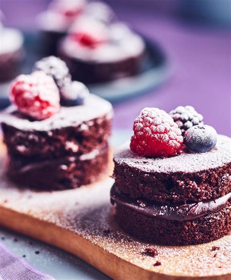 Mini Chocolate Victoria Sponge Cakes Recipe Dr Oetker