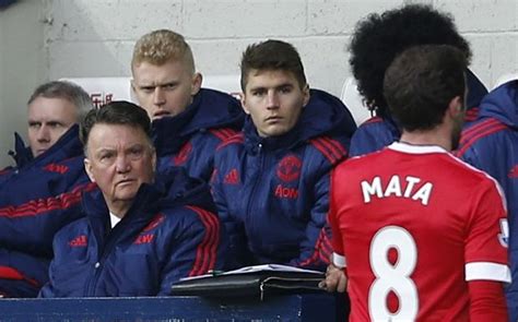 Louis van Gaal blasts 'stupid' Juan Mata for first-half red card
