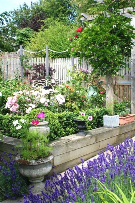 We will walk you through the basics of understanding your existing. Easy Garden Design Ideas You Can Do Yourself | Cottage garden design, Small garden landscape ...